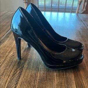 FIONI Glossy Black Heels